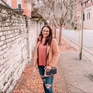 Meet your Posher, Danielle